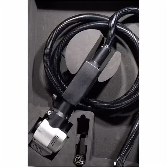 ハンドヘルドパルスファイバーレーザー洗浄機は錆コーティングペイントを除去します100W 200W 300W 500W